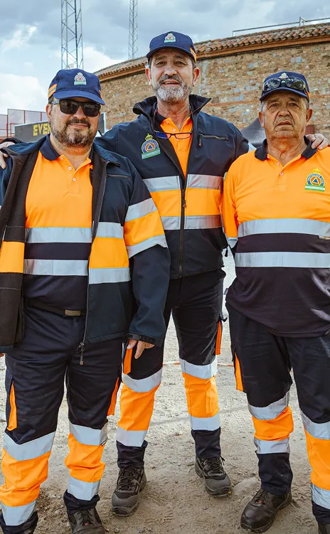 Voluntarios colaborando en el evento